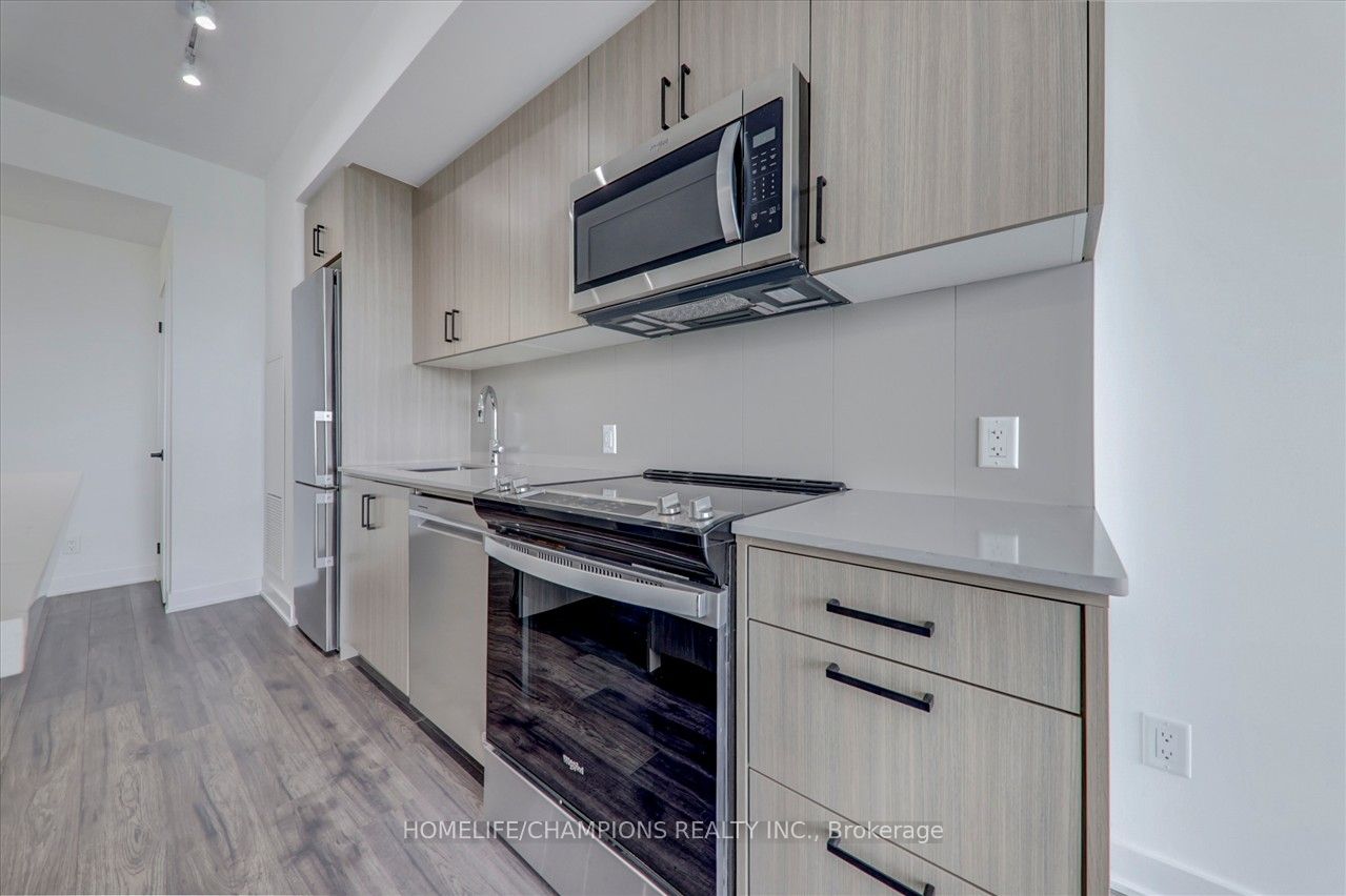 681 Yonge St, #602