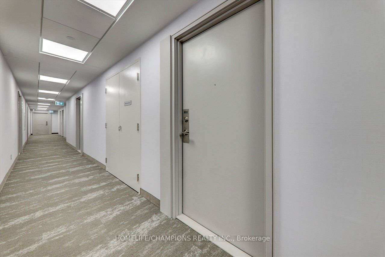 681 Yonge St, #602