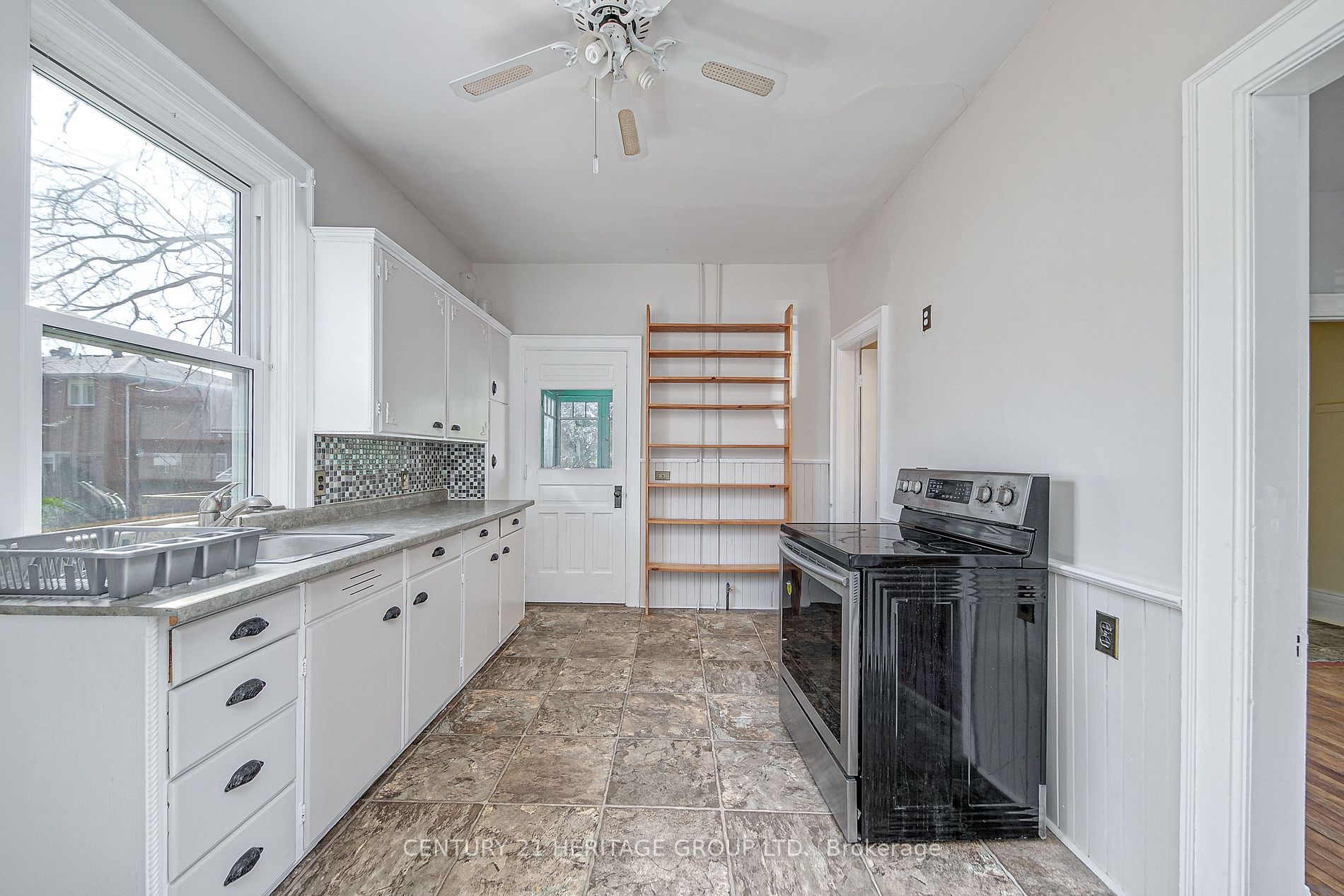 243 Dunlop St E