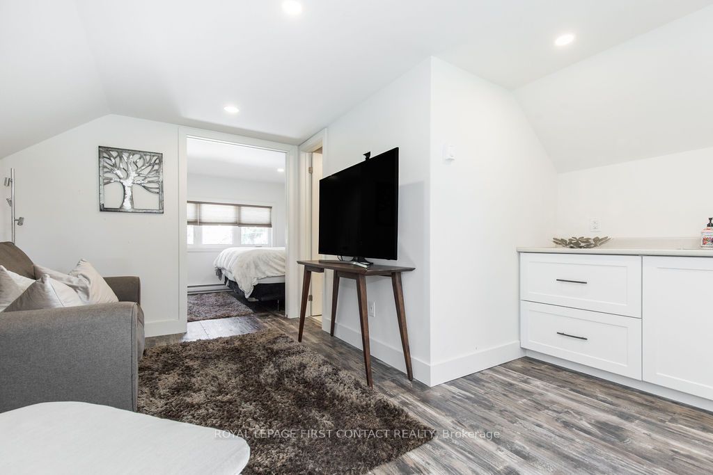 81 Parkside Dr