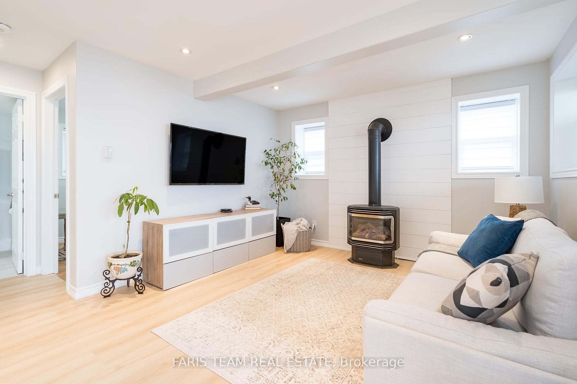 282 Robins Point Road