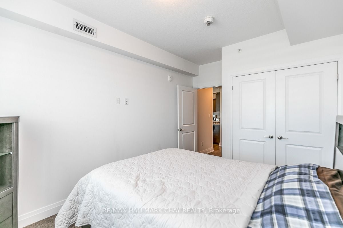 299 Cundles Rd E, #205
