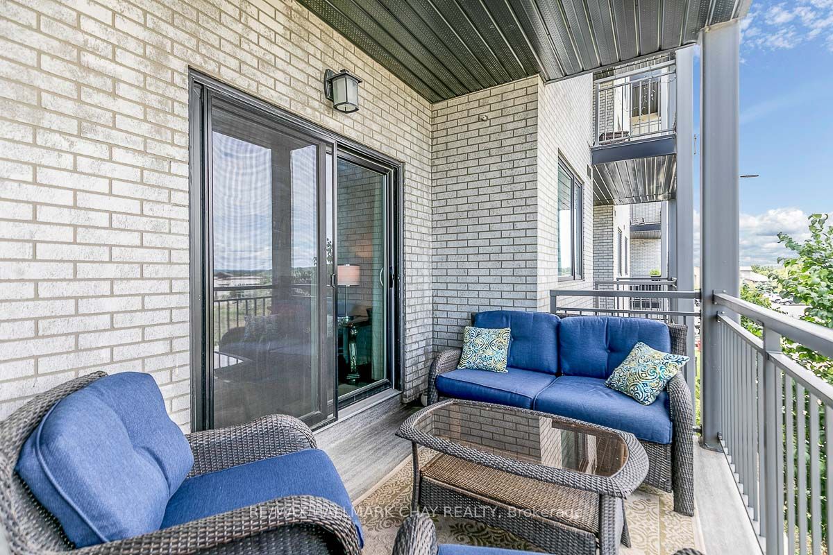 299 Cundles Rd E, #205