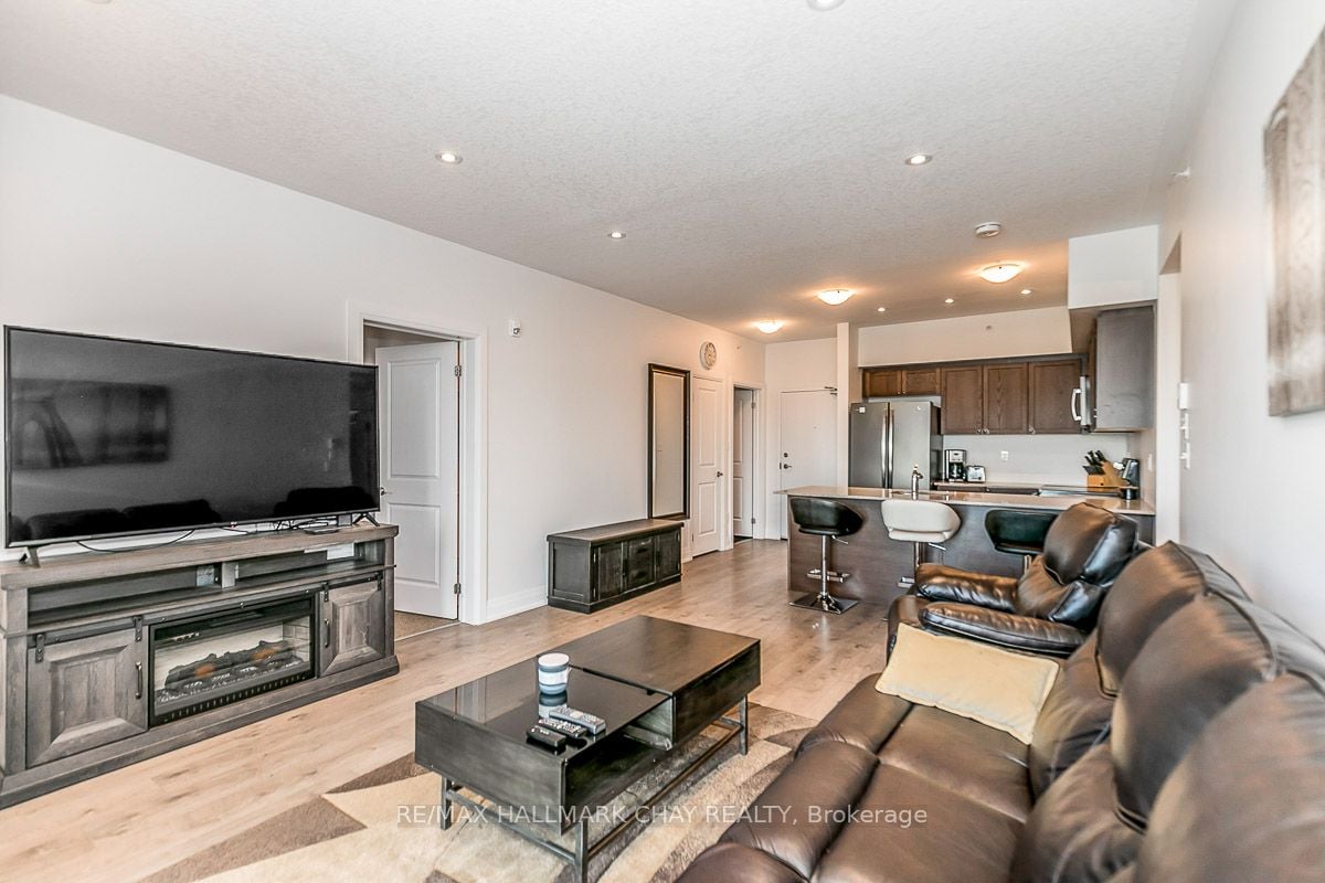 299 Cundles Rd E, #205