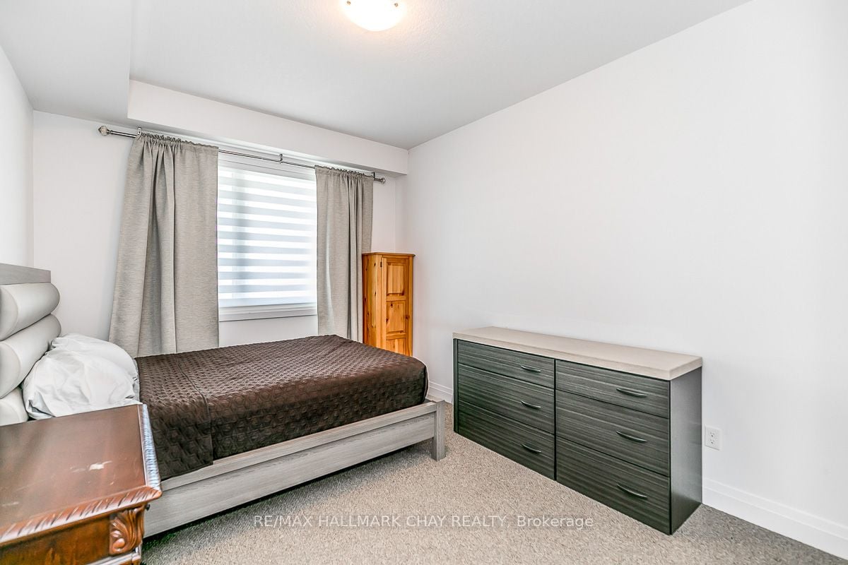 299 Cundles Rd E, #205