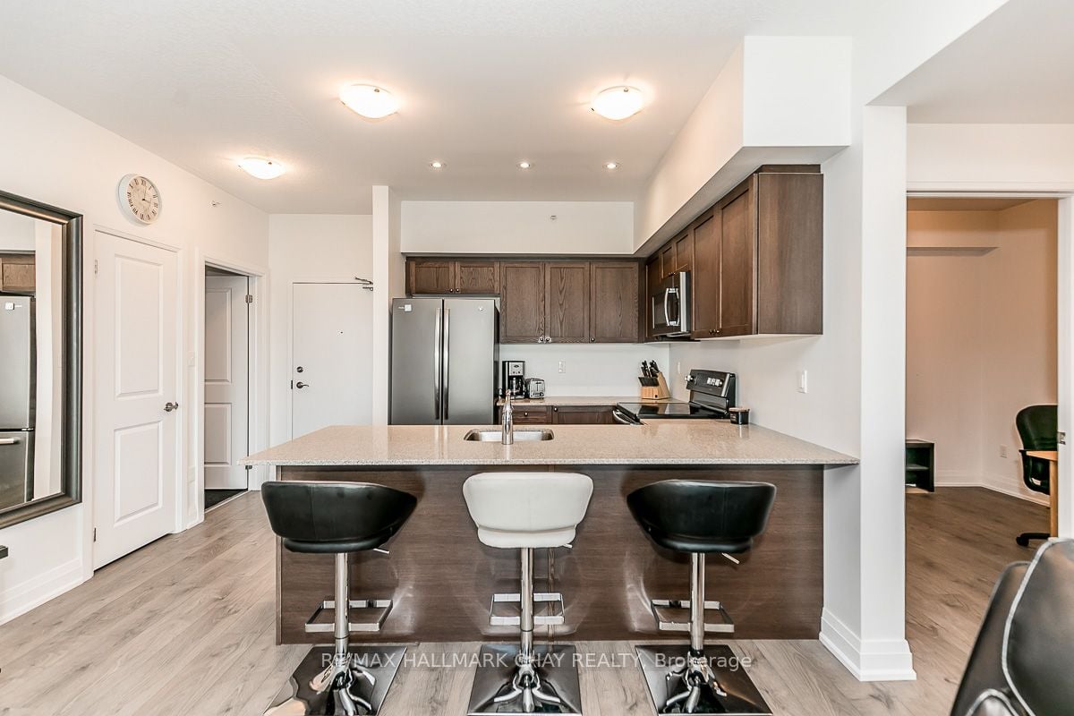 299 Cundles Rd E, #205