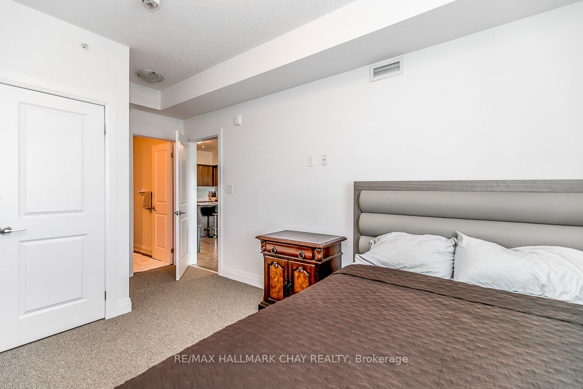 299 Cundles Rd E, #205