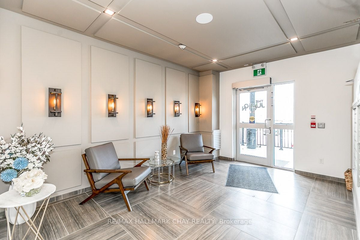 299 Cundles Rd E, #205