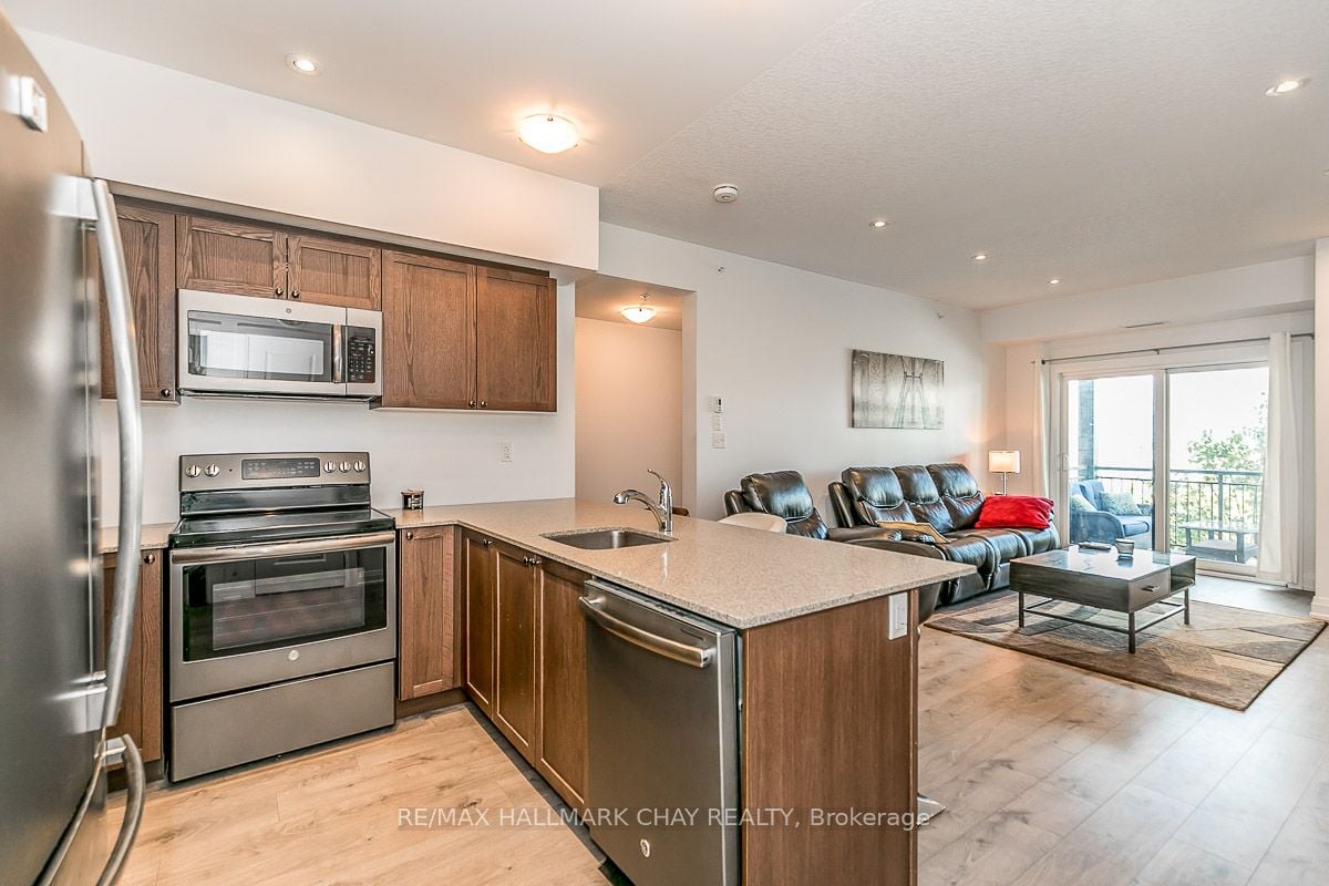 299 Cundles Rd E, #205