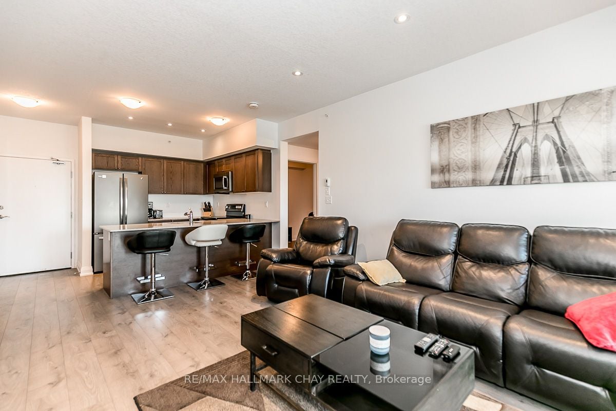299 Cundles Rd E, #205
