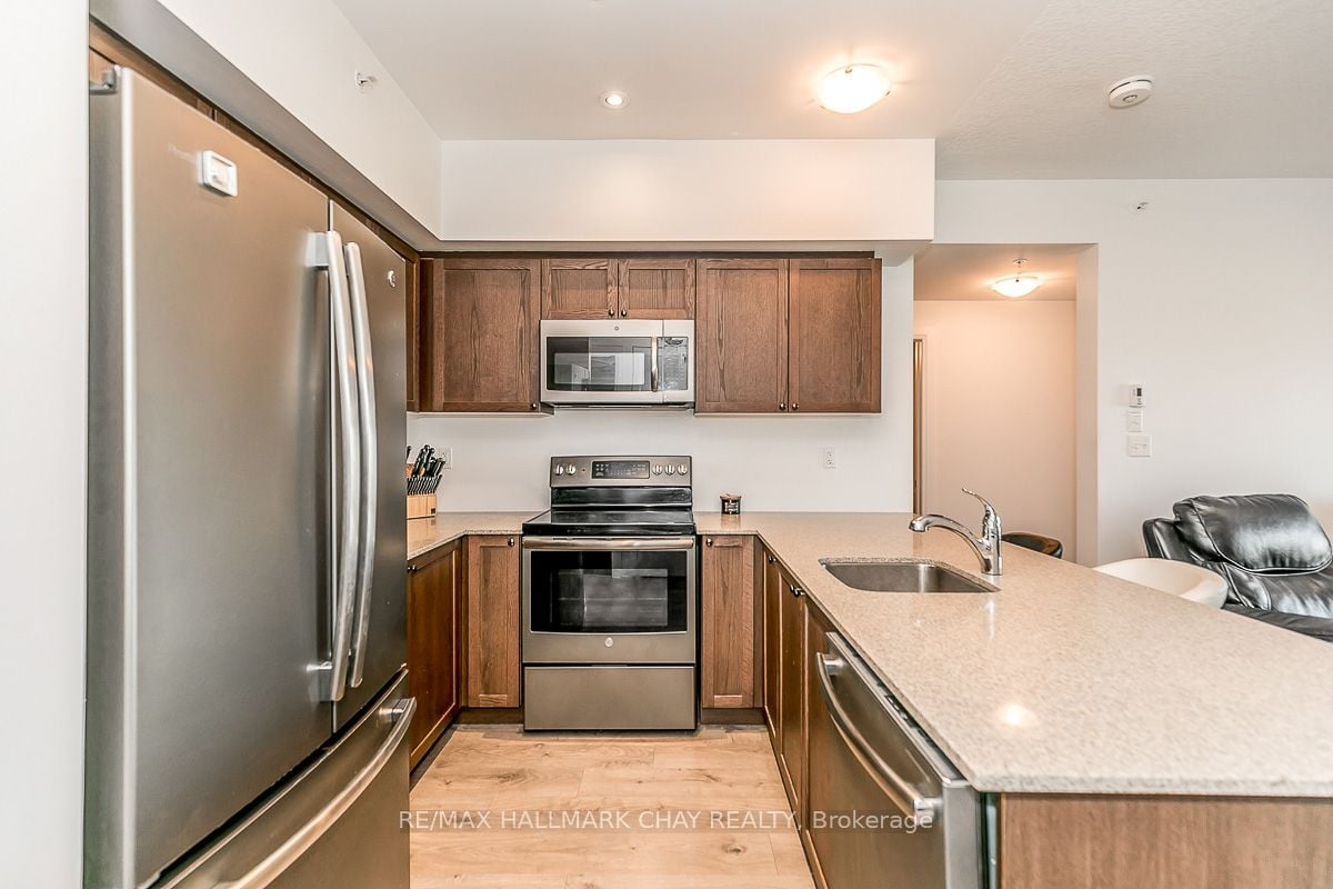 299 Cundles Rd E, #205