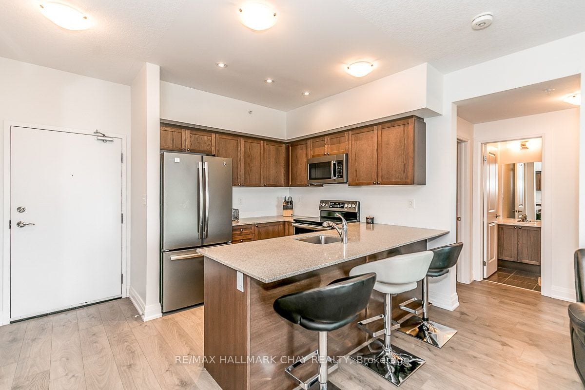 299 Cundles Rd E, #205