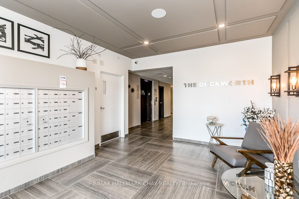 299 Cundles Rd E, #205