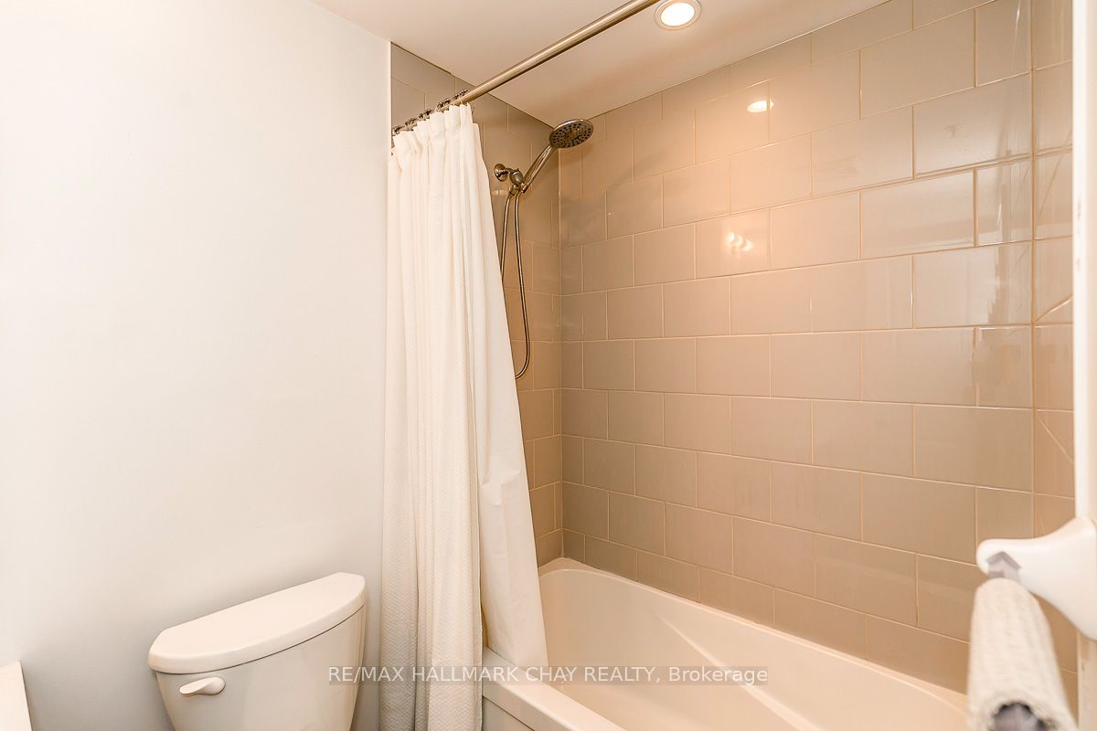 299 Cundles Rd E, #205