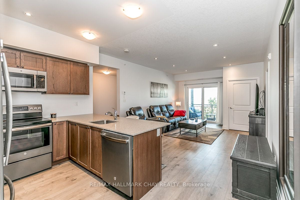 299 Cundles Rd E, #205