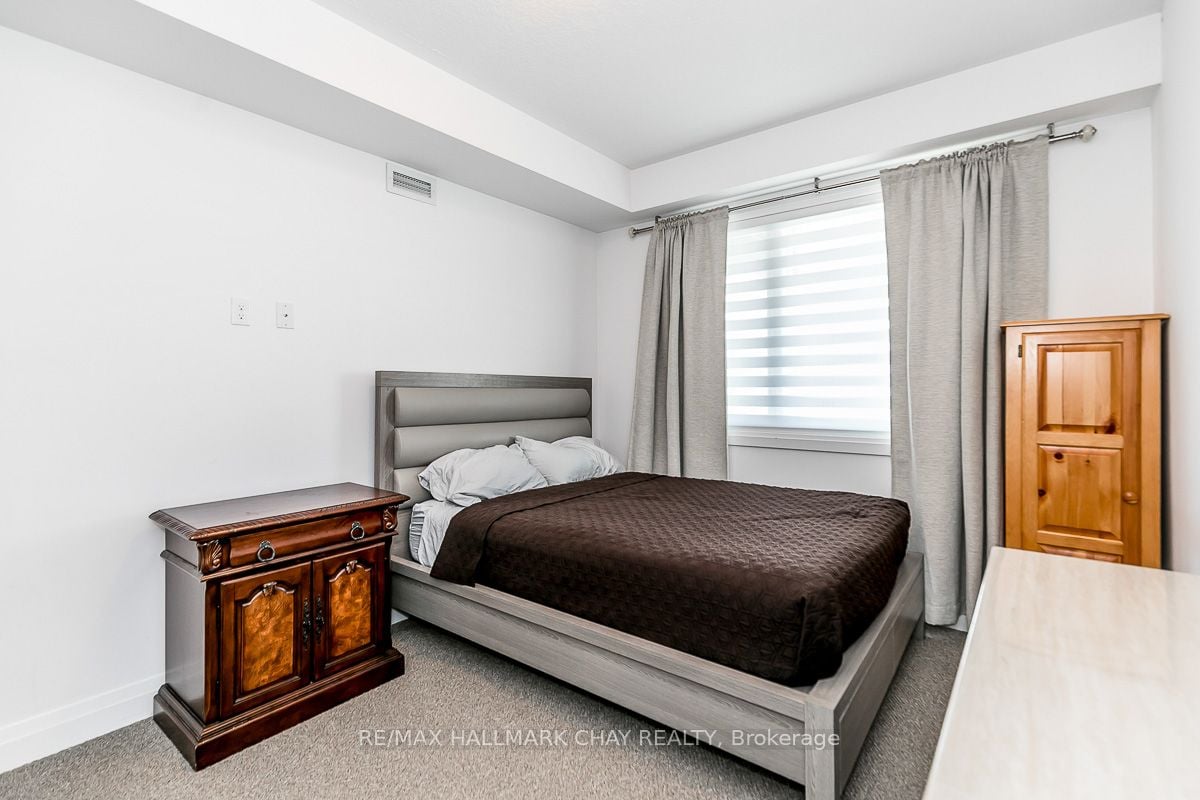 299 Cundles Rd E, #205