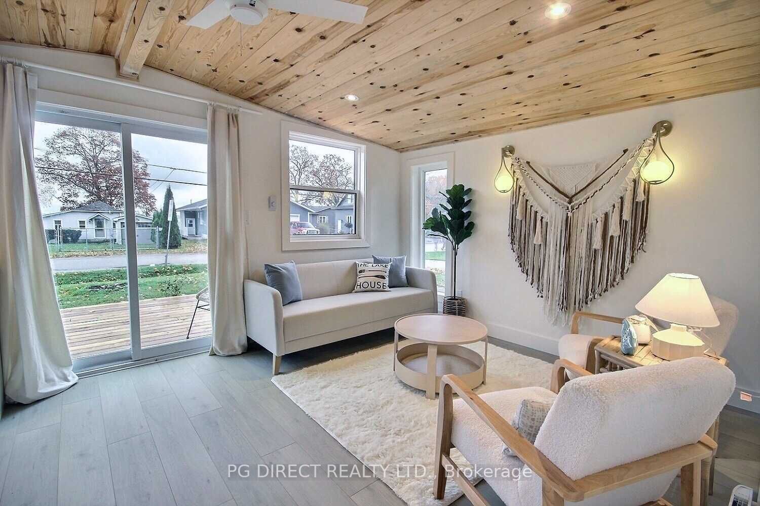 2962 Lakeside Dr