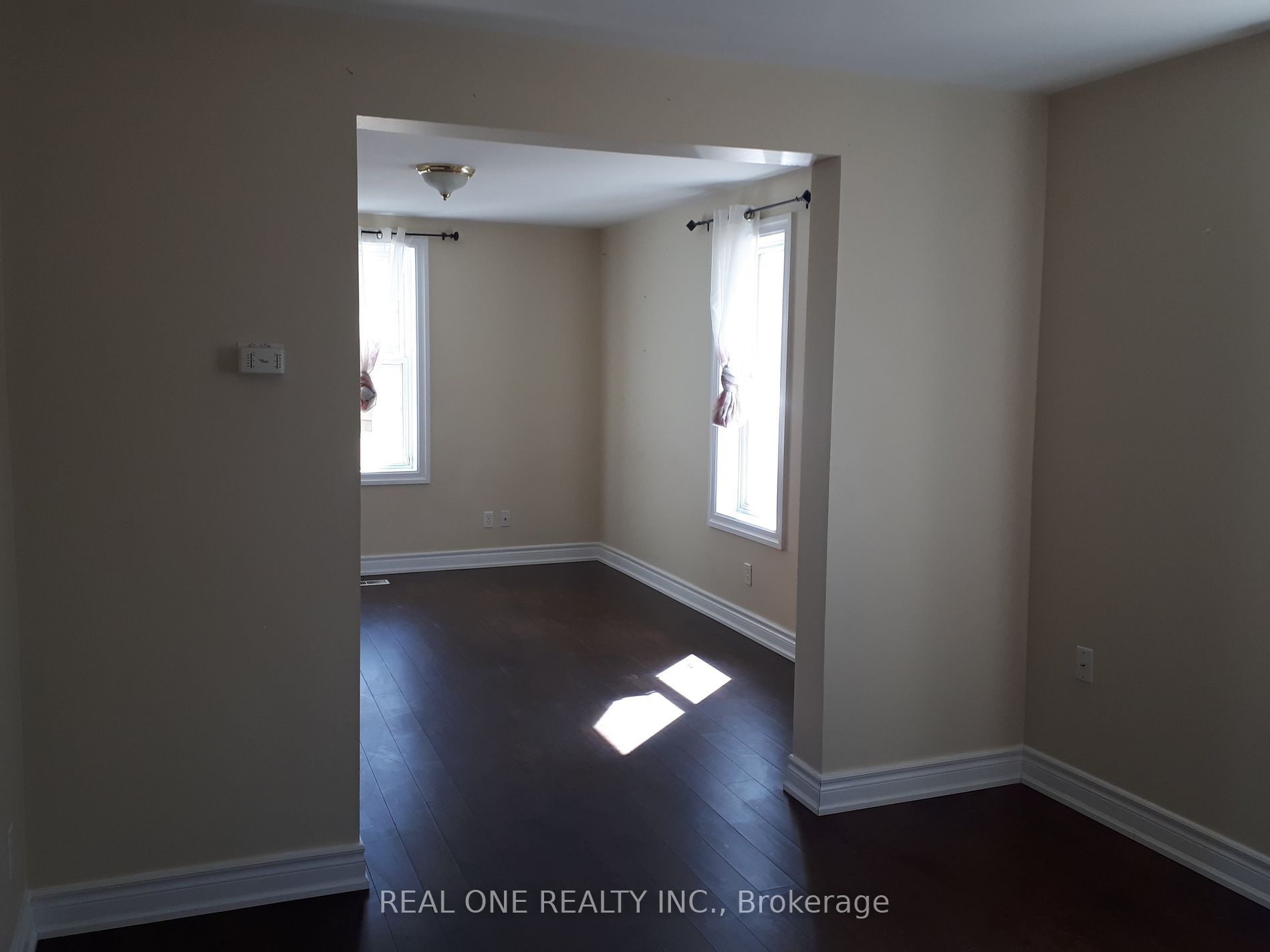 96 John St N