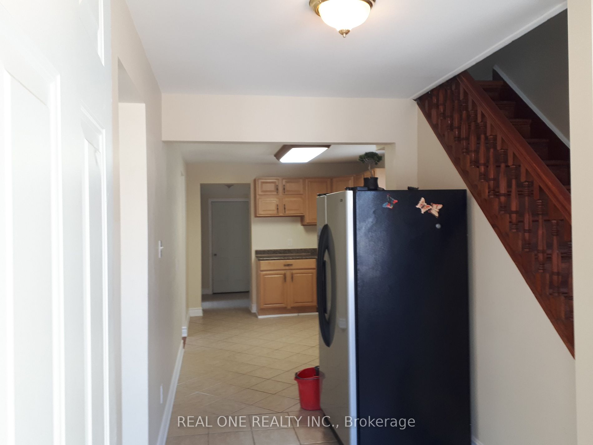 96 John St N