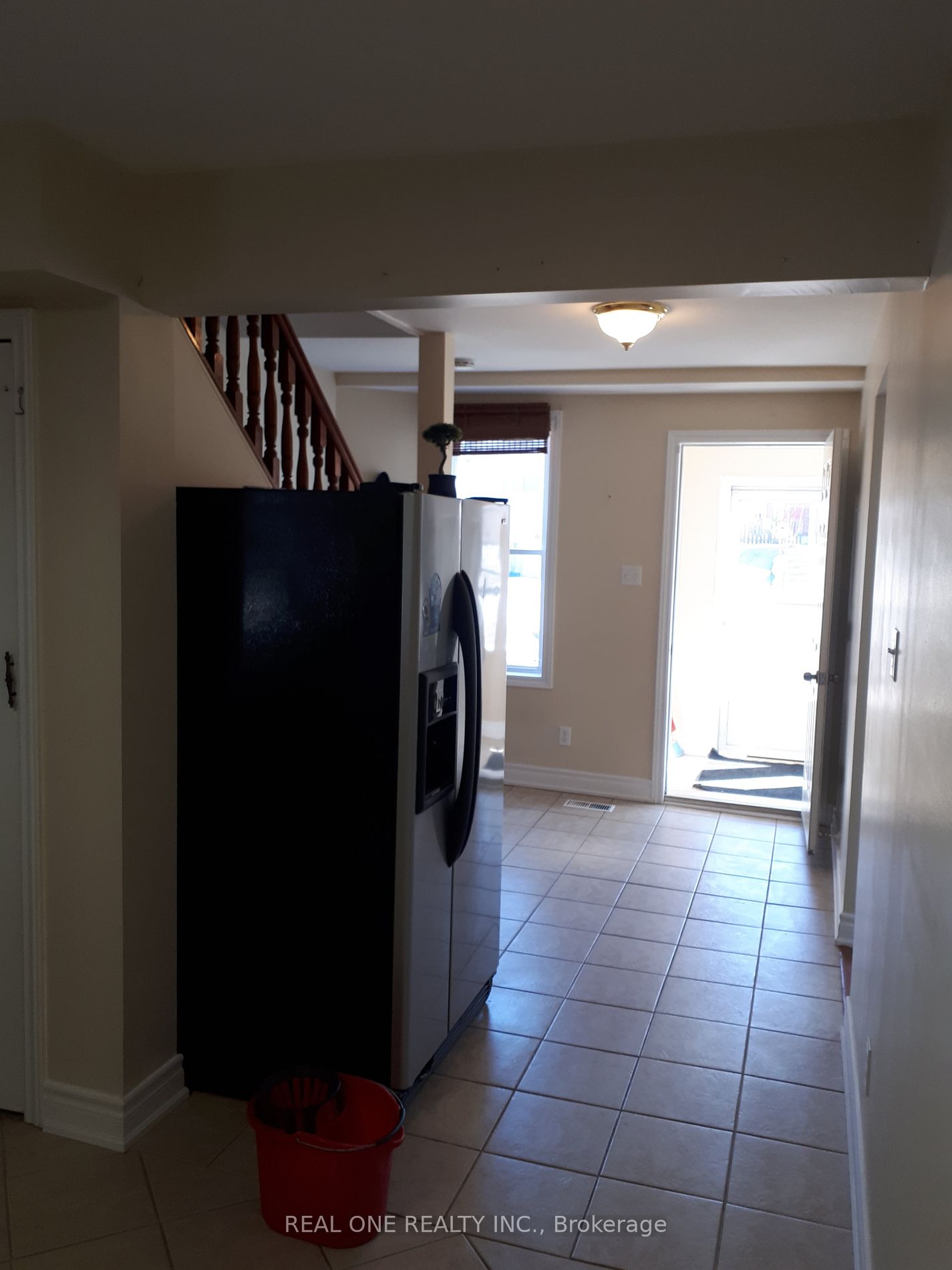 96 John St N