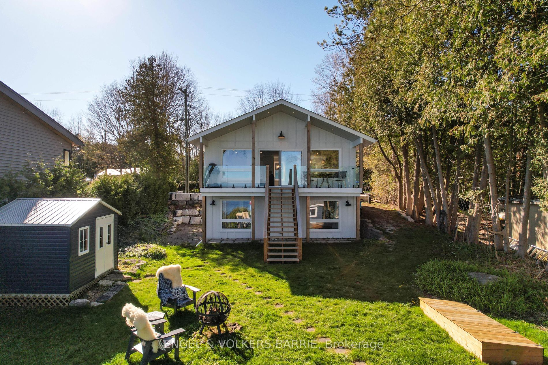 2371 Lakeshore Road E