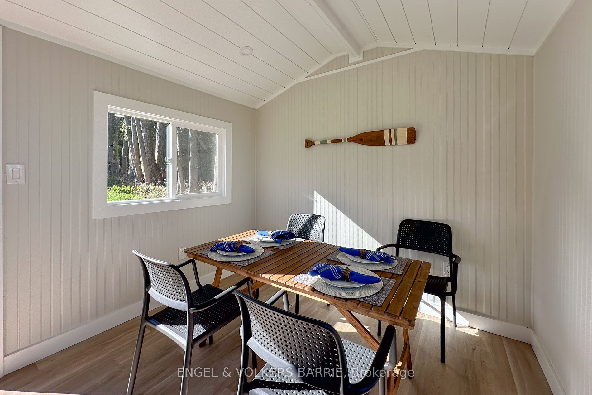 2371 Lakeshore Road E
