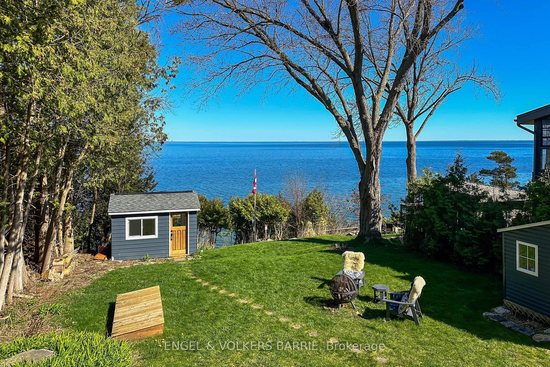 2371 Lakeshore Road E
