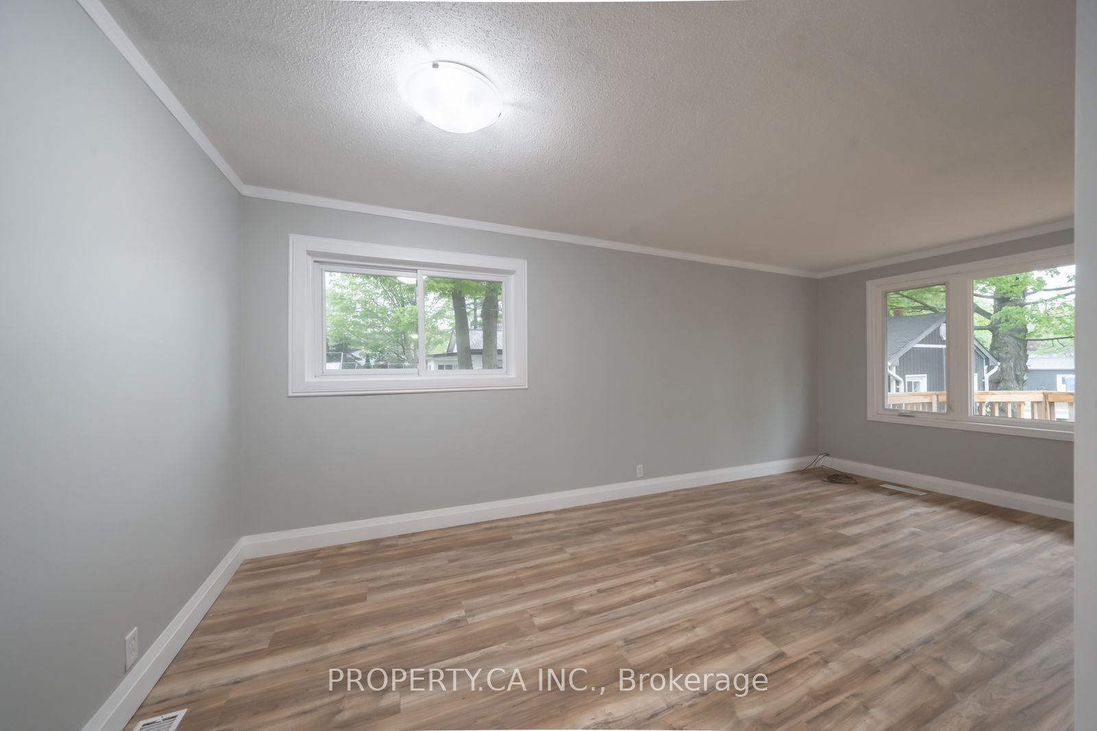 401 Mississaga Street W