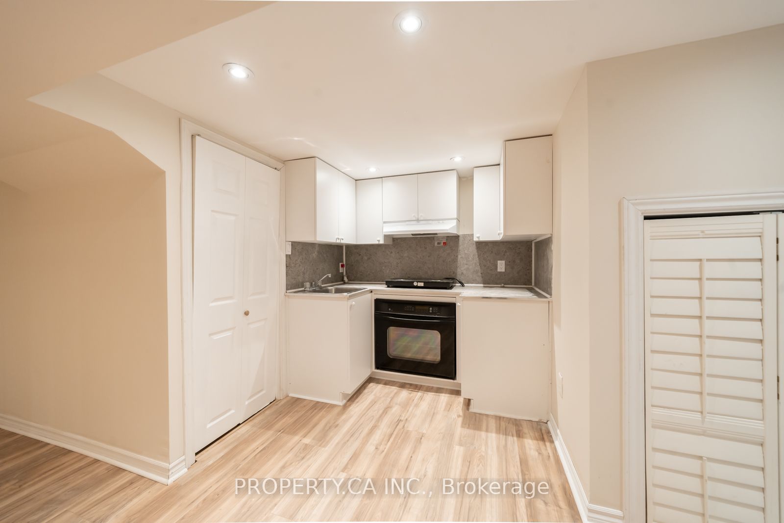 401 Mississaga Street W