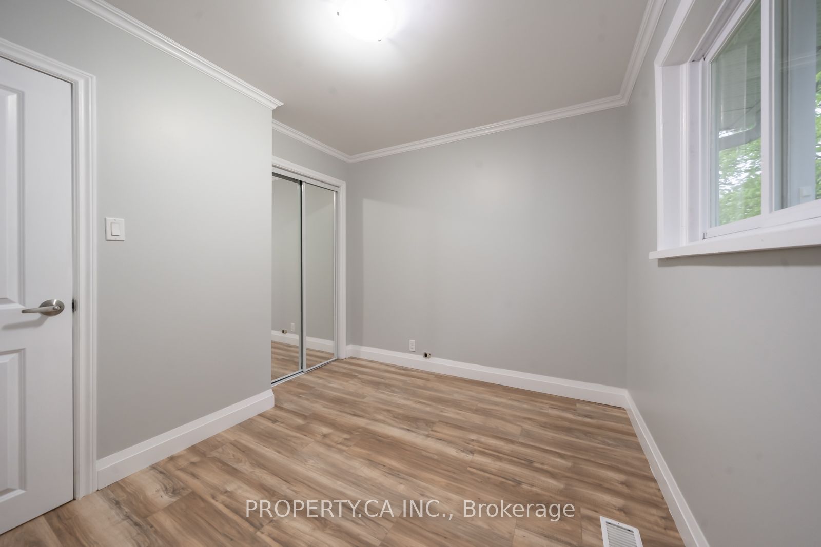 401 Mississaga Street W