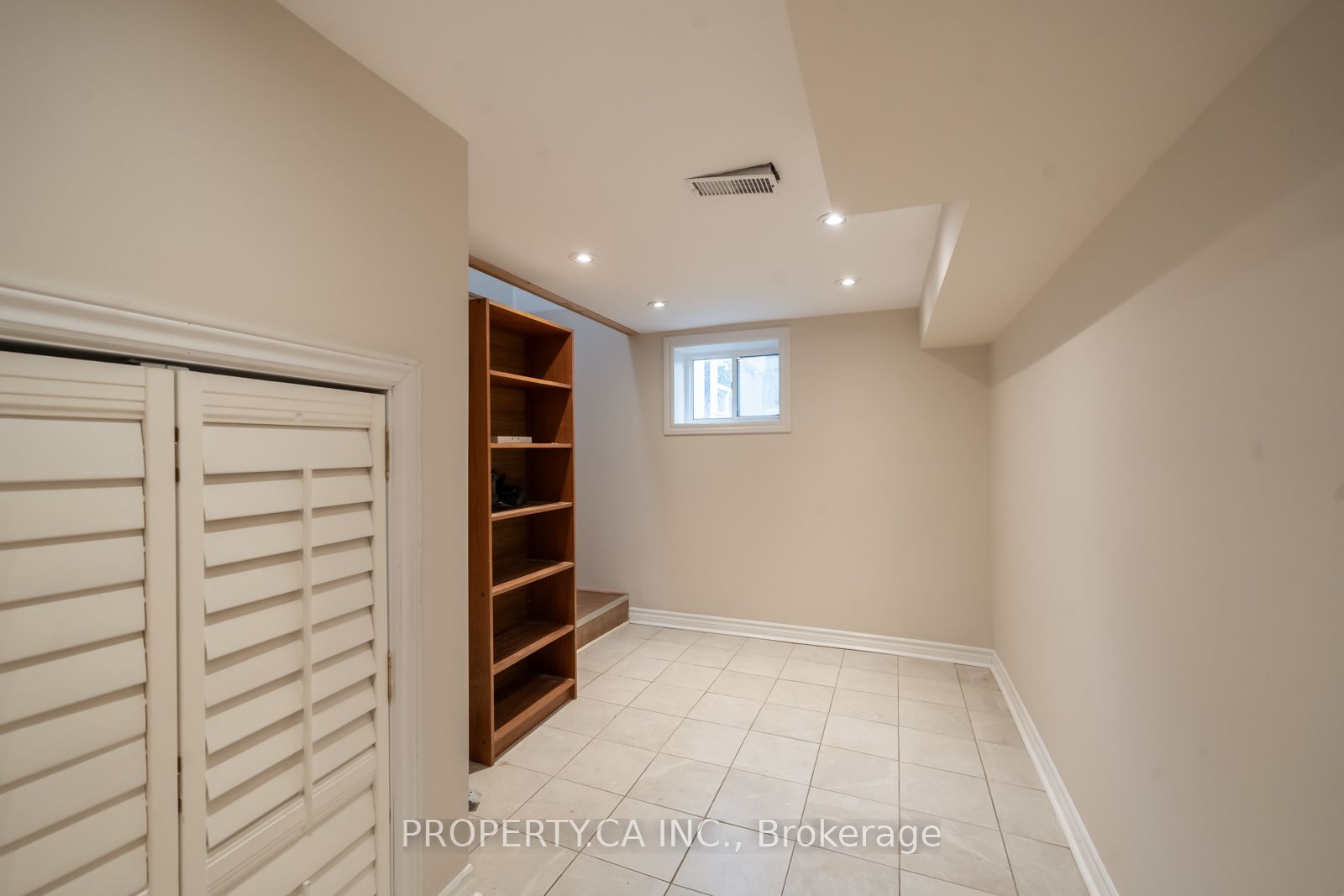 401 Mississaga Street W