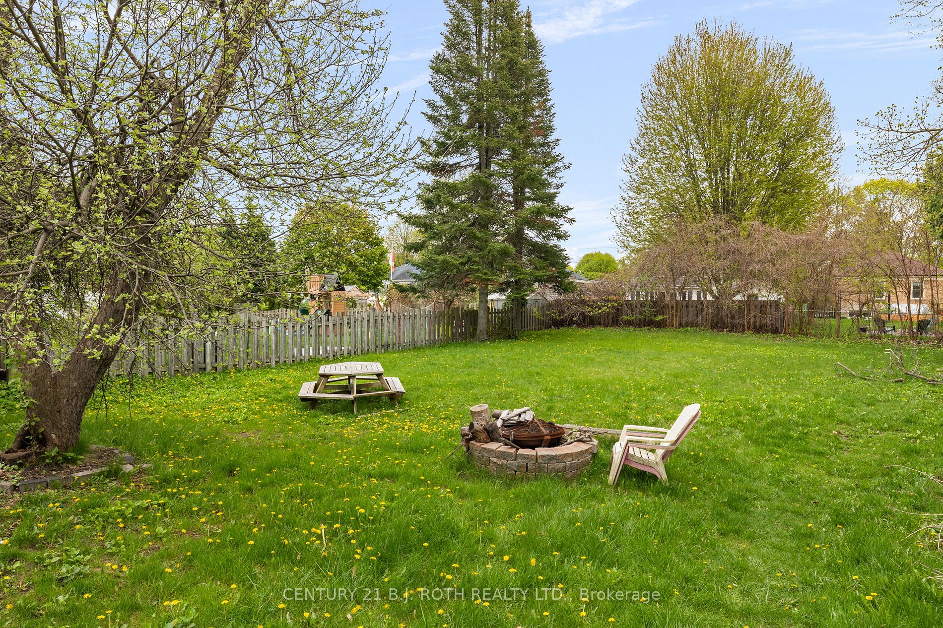 243 WELLINGTON Street E