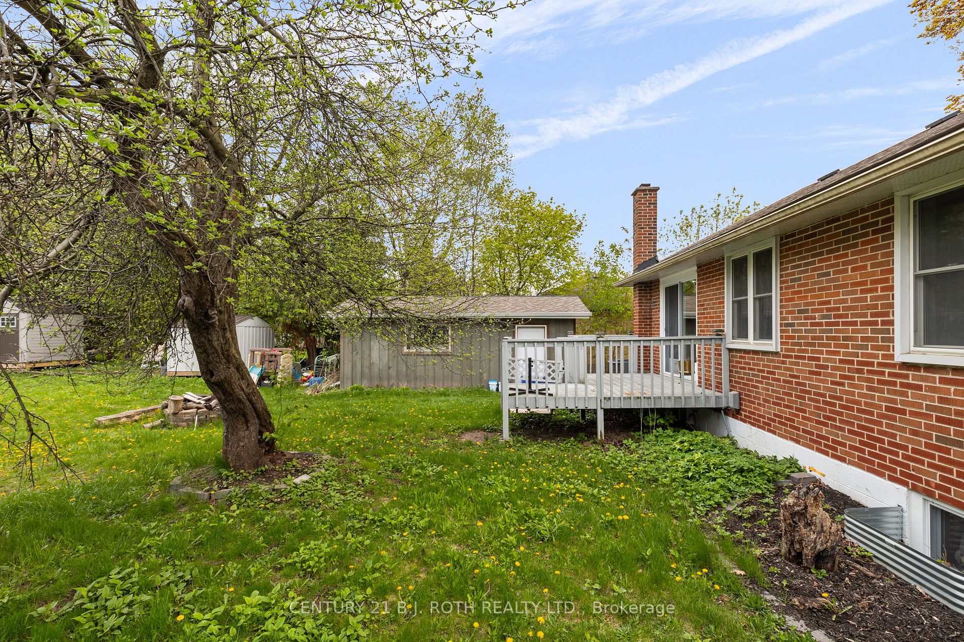 243 WELLINGTON Street E