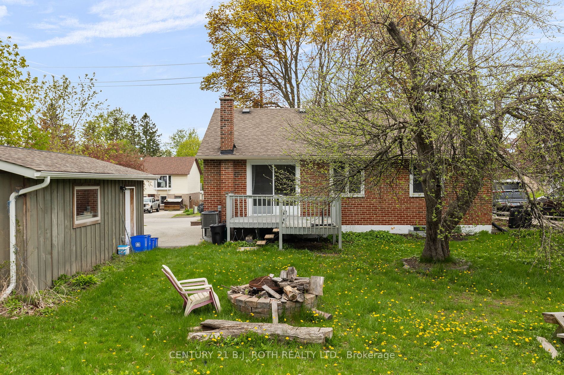 243 WELLINGTON Street E