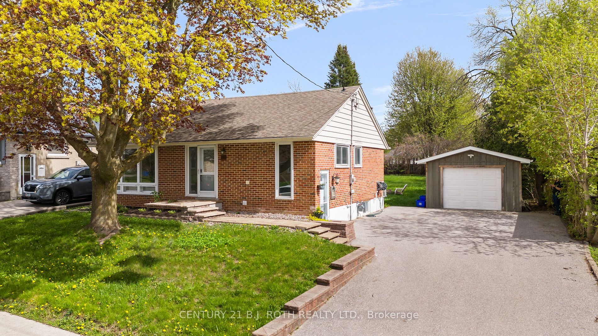 243 WELLINGTON Street E