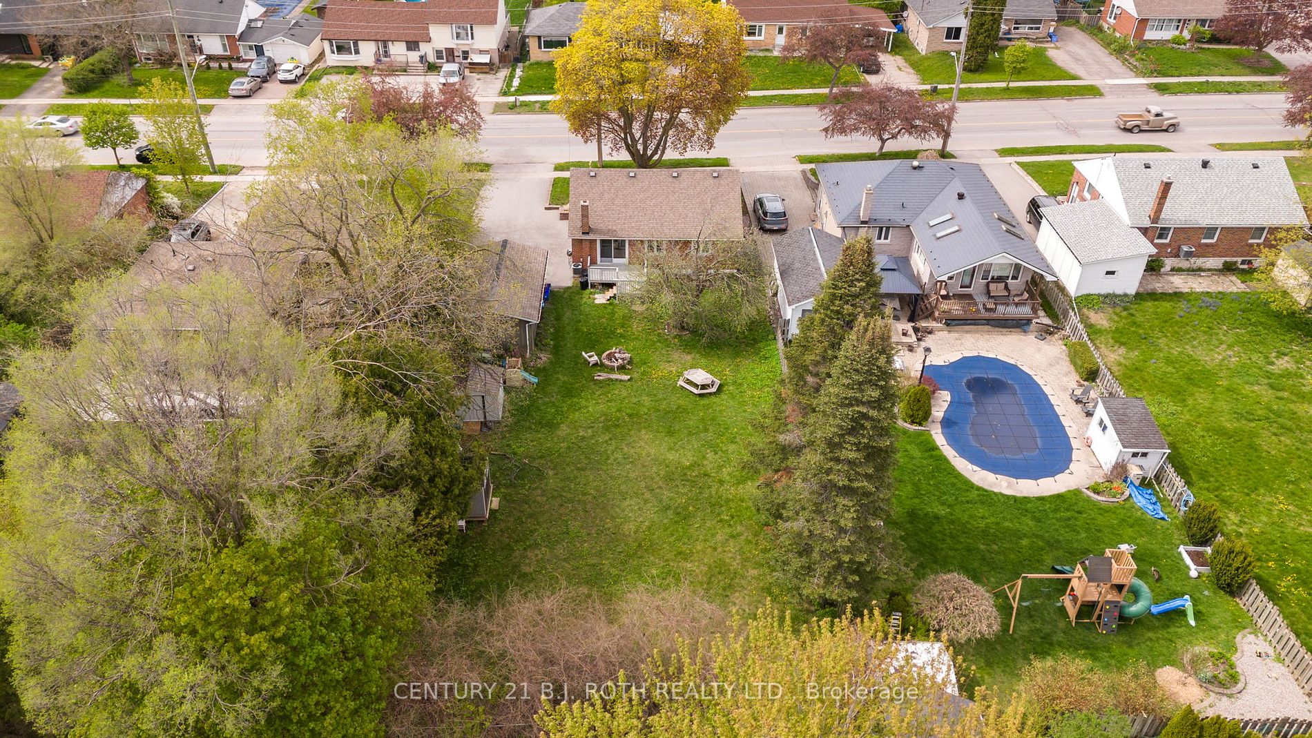 243 WELLINGTON Street E