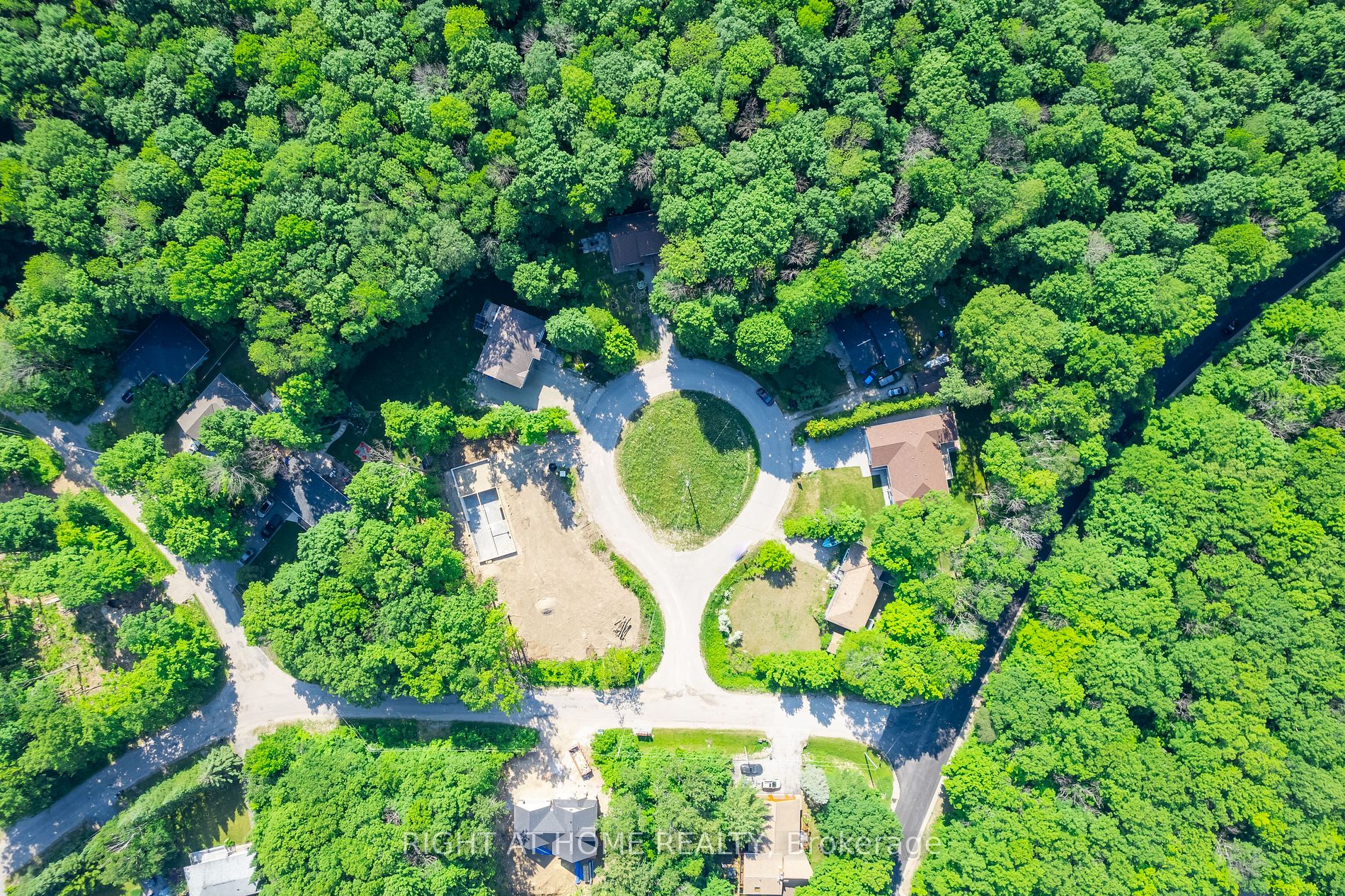 6 Ojibway Court