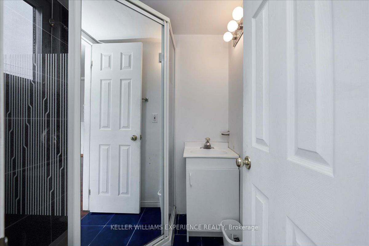 425 Codrington Street