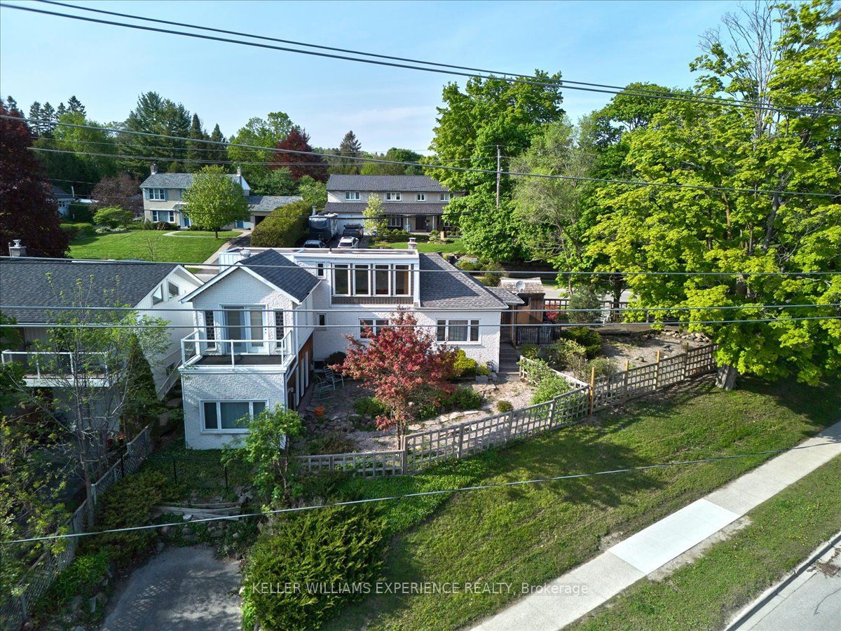 425 Codrington Street