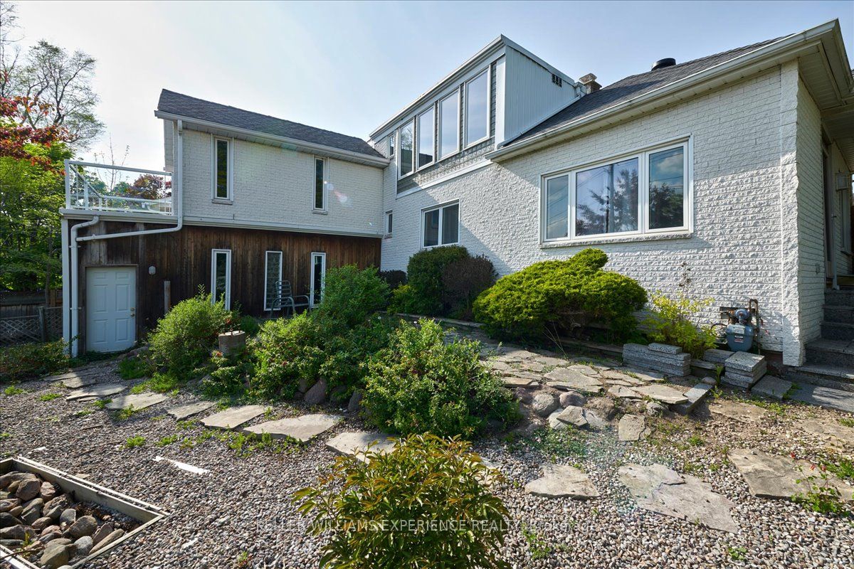 425 Codrington Street