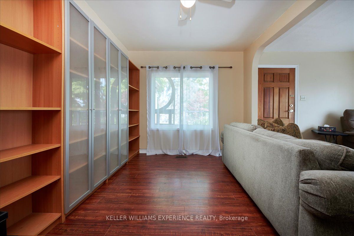 425 Codrington Street
