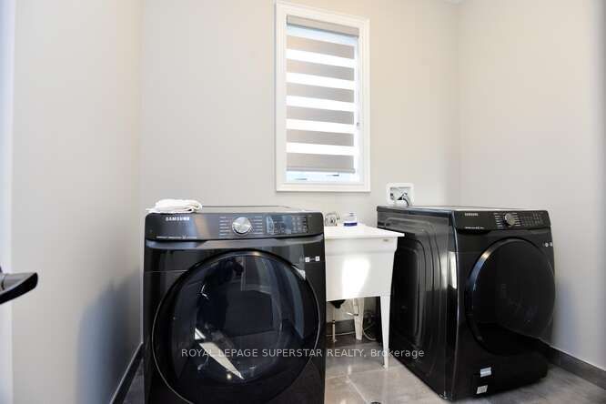 108 Rugman Cres