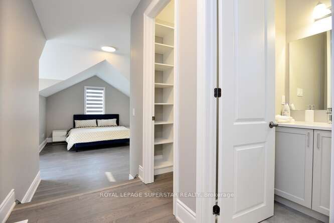 108 Rugman Cres