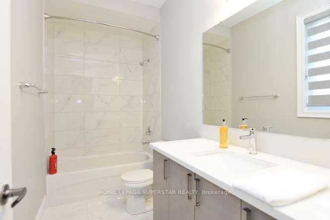 108 Rugman Cres