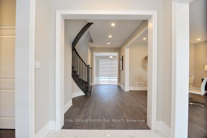 108 Rugman Cres