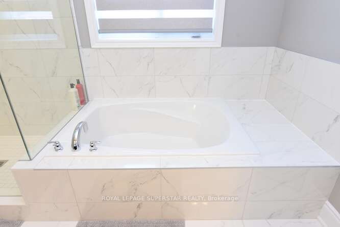 108 Rugman Cres