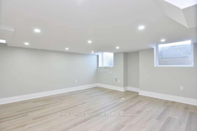 108 Rugman Cres