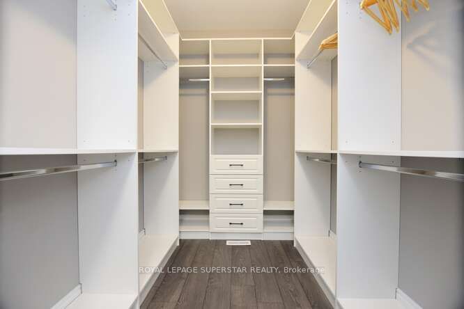 108 Rugman Cres