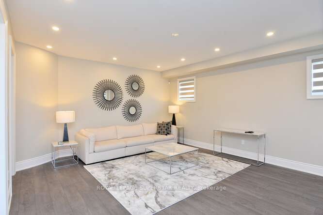 108 Rugman Cres