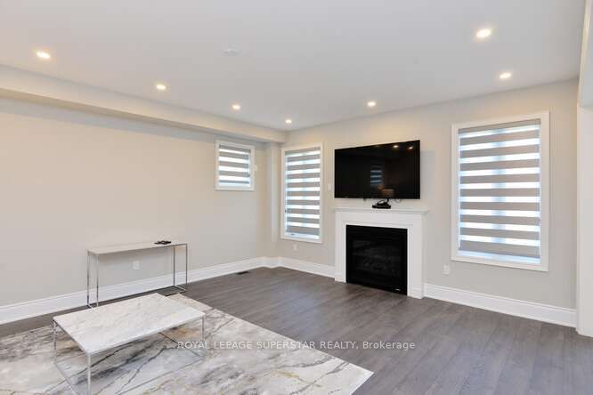 108 Rugman Cres